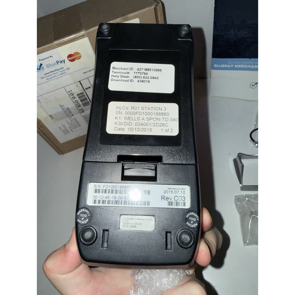 First Data FD130 EMV NFC Dial/IP Credit Card Machine - Picture 5 of 10